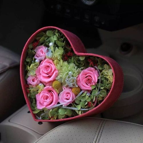 永鋒百合新城 鮮花好禮獻(xiàn)女神，春日盛惠暖人心